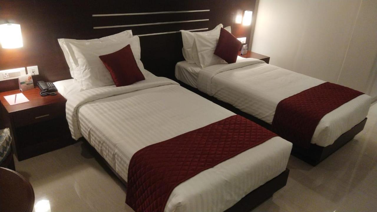 Hotel Emerald Palace Kottiyam 外观 照片